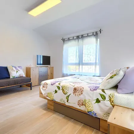 Edi By Interhome * Sisan