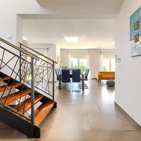 Holiday home Edi By Interhome Sisan