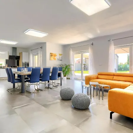 בית נופש Edi By Interhome