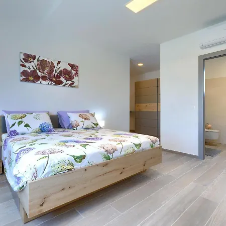 בית נופש Edi By Interhome